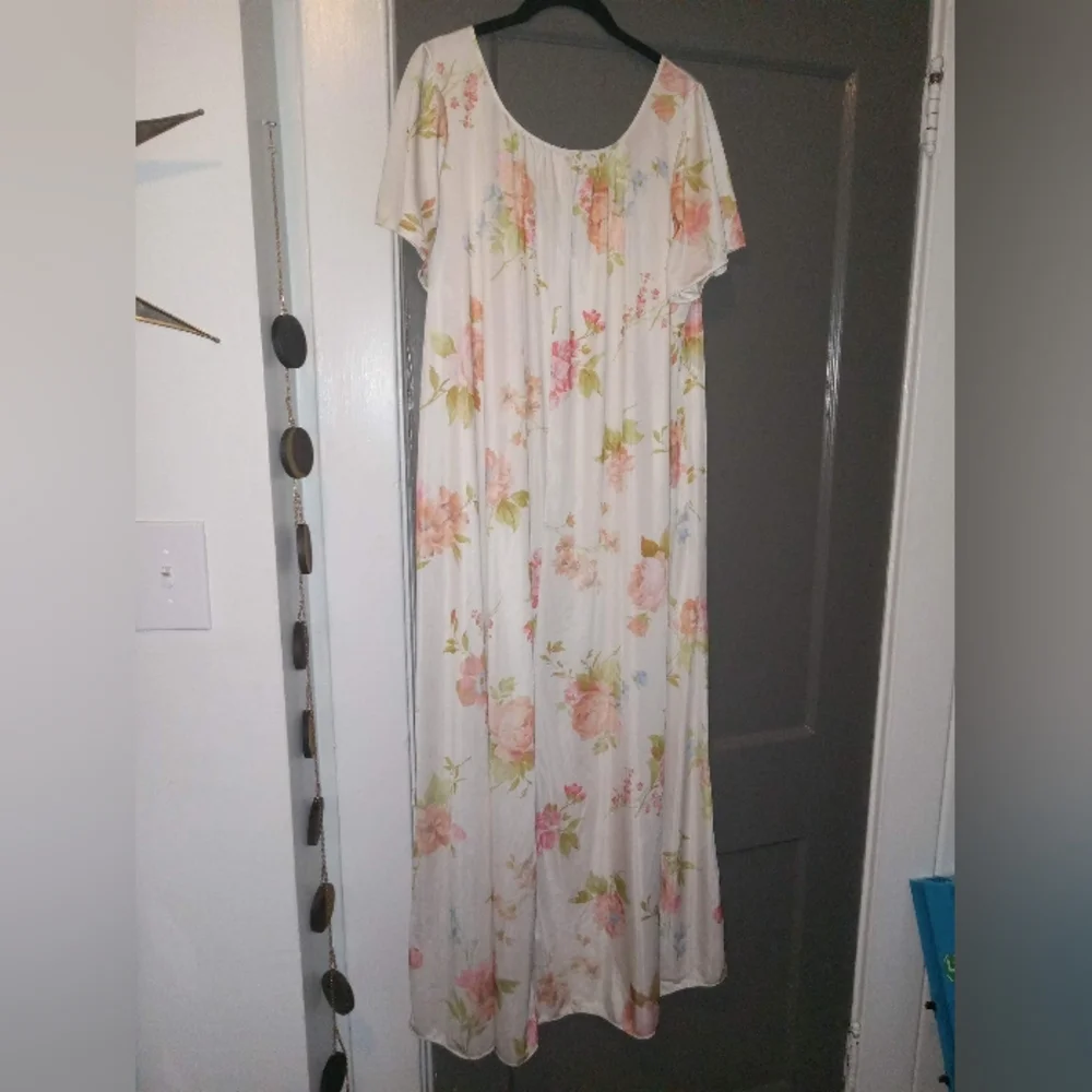 Shadowline vintage floral maxi nightgown - Picture 5 of 5